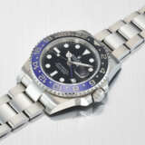 ROLEX. A STAINLESS STEEL DUAL TIME WRISTWATCH WITH SWEEP CENTRE SECONDS, DATE AND BRACELET - photo 3