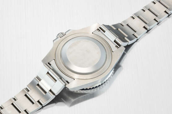ROLEX. A STAINLESS STEEL DUAL TIME WRISTWATCH WITH SWEEP CENTRE SECONDS, DATE AND BRACELET - photo 4