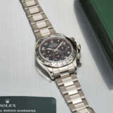 ROLEX. AN ATTRACTIVE AND SPORTY 18K WHITE GOLD AUTOMATIC CHRONOGRAPH WRISTWATCH WITH BRACELET - фото 2