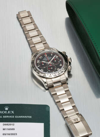 ROLEX. AN ATTRACTIVE AND SPORTY 18K WHITE GOLD AUTOMATIC CHRONOGRAPH WRISTWATCH WITH BRACELET - Foto 2