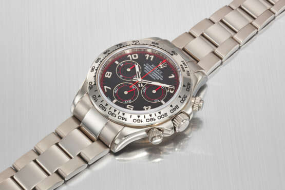 ROLEX. AN ATTRACTIVE AND SPORTY 18K WHITE GOLD AUTOMATIC CHRONOGRAPH WRISTWATCH WITH BRACELET - Foto 3