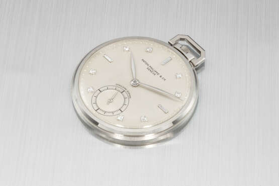 PATEK PHILIPPE. A RARE AND ATTRACTIVE PLATINUM AND DIAMOND-SET KEYLESS LEVER WATCH WITH SUBSIDIARY SECONDS - photo 3