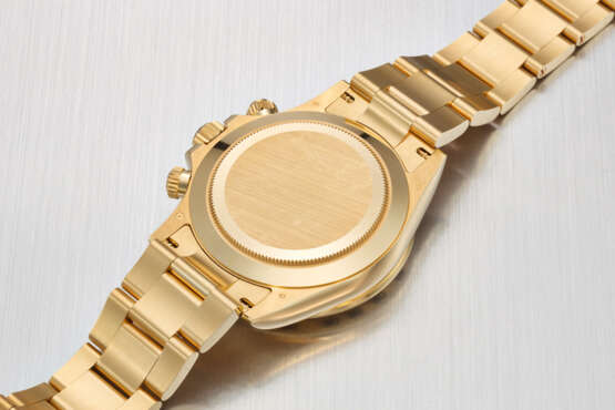 ROLEX. AN ATTRACTIVE AND COVETED 18K GOLD AUTOMATIC CHRONOGRAPH WRISTWATCH WITH BRACELET - Foto 4