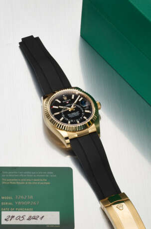 ROLEX. AN ATTRACTIVE 18K GOLD AUTOMATIC ANNUAL CALENDAR WRISTWATCH WITH DUAL TIME, SWEEP CENTRE SECONDS AND DATE - photo 2