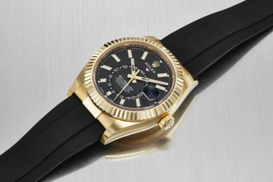 ROLEX. AN ATTRACTIVE 18K GOLD AUTOMATIC ANNUAL CALENDAR WRISTWATCH WITH DUAL TIME, SWEEP CENTRE SECONDS AND DATE - фото 3