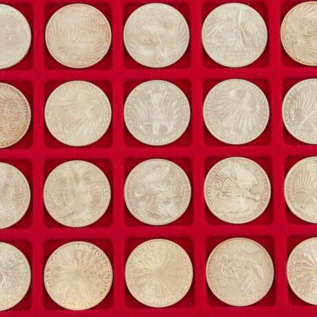 Münzkoffer mit größerem Anteil BRD Gedenkmünzen und etwas GOLD, - фото 2