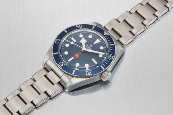 TUDOR. A DESIRABLE STAINLESS STEEL LIMITED EDITION AUTOMATIC WRISTWATCH WITH SWEEP CENTRE SECONDS AND BRACELET, MADE FOR THE PLATINUM JUBILEE ROYALTY AND SPECIALIST PROTECTION - Foto 3