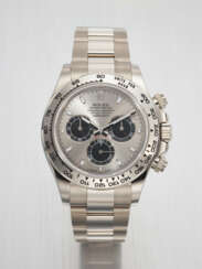 ROLEX. AN ATTRACTIVE 18K WHITE GOLD AUTOMATIC CHRONOGRAPH WRISTWATCH WITH BRACELET