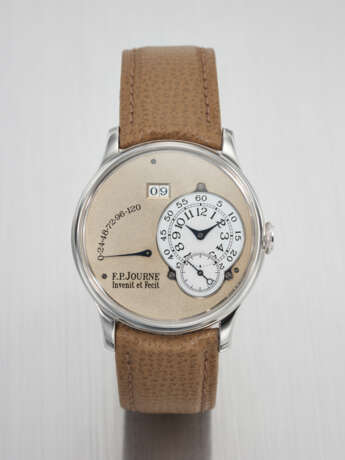 F.P. JOURNE. AN EARLY AND ATTRACTIVE PLATINUM AUTOMATIC WRISTWATCH WITH BRASS MOVEMENT, DATE AND POWER RESERVE - Foto 1