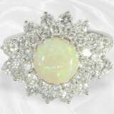 Ring: Attraktiver 18K Blütenring mit Opal-Cabochon… - Foto 3