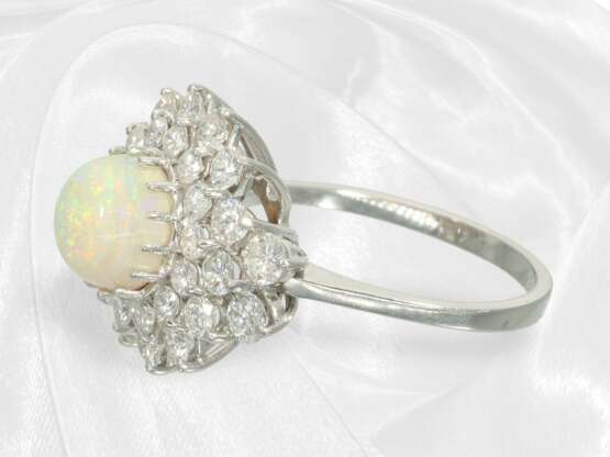 Ring: Attraktiver 18K Blütenring mit Opal-Cabochon… - фото 5