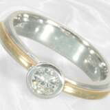 Ring: Moderner Bicolor-Goldschmiedering mit einem… - photo 1