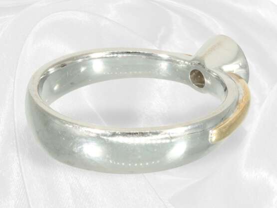 Ring: Moderner Bicolor-Goldschmiedering mit einem… - photo 4