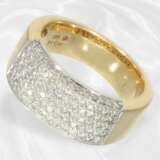 Ring: solider Goldschmiedering mit Brillantbesatz,… - photo 1