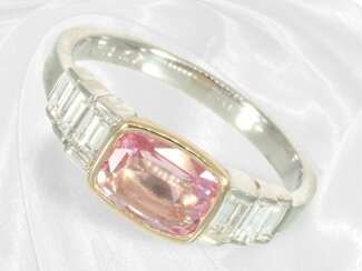 Ring: exquisiter Platinring mit Padparadscha-Saphi…