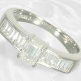 Ring: feiner Platinring mit hochwertigem Diamantbe… - фото 1