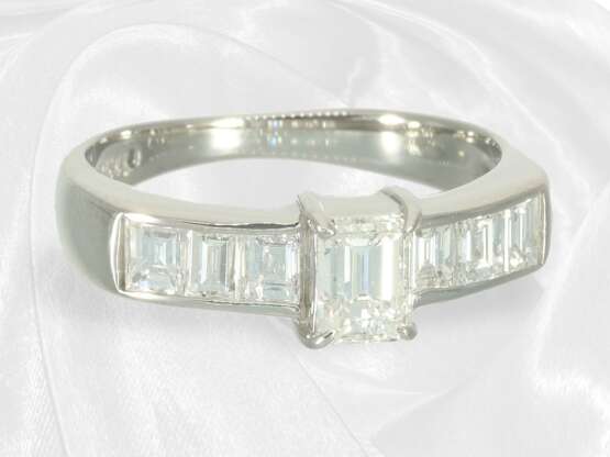 Ring: feiner Platinring mit hochwertigem Diamantbe… - photo 3