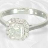 Ring: hochfeiner Diamantring, Mittelstein 1ct Emer… - фото 3