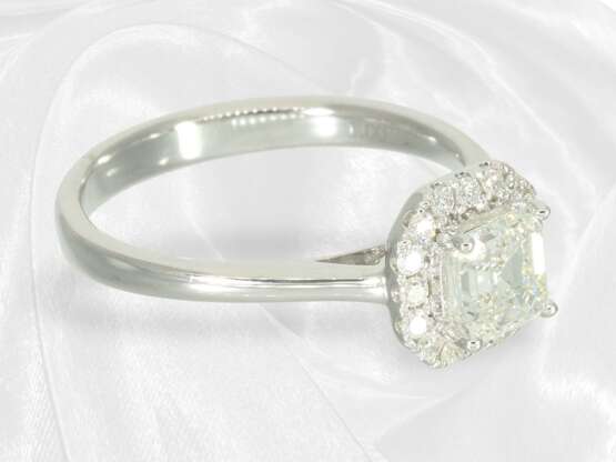 Ring: hochfeiner Diamantring, Mittelstein 1ct Emer… - Foto 4