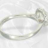 Ring: hochfeiner Diamantring, Mittelstein 1ct Emer… - фото 1