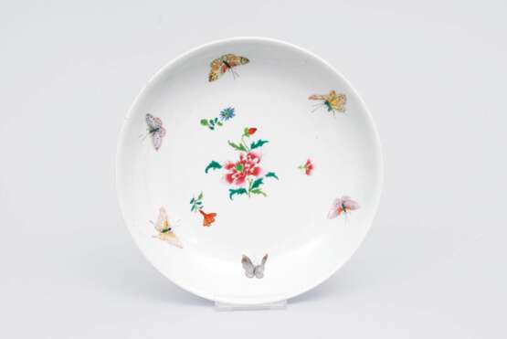 Famillie-rose Schale mit Schmetterlingen - Foto 1