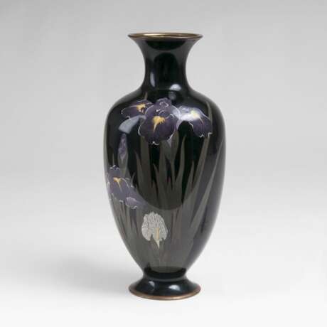 Cloisonné-Vase mit Iris - photo 1