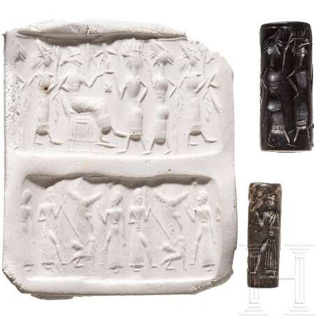 Zwei Rollsiegel aus dunklem Stein, sumerisch, 3. Jtsd. v. Chr. - фото 1