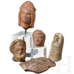 Drei hellenistische Terrakottaköpfchen, Fragment einer Terrakotta mit Zehen, Marmorfinger einer Plastik, 3. - 1. Jhdt. v. Chr.