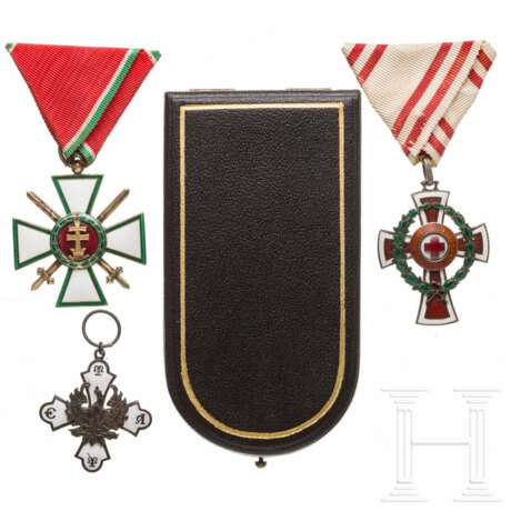 Ehrenzeichen vom Roten Kreuz - Kreuz 2. Klasse mit KD - Foto 1