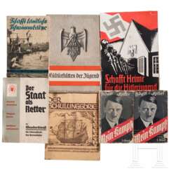 Konvolut mit Heften der HJ - "Schafft Heime für die Hitlerjugend", "Kulturstätten der Jugend" sowie zwei Ausgaben "Mein Kampf" etc.
