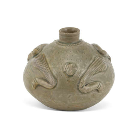 A YUE CELADON FROG-FORM WATER POT - photo 3
