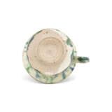 A RARE BLUE, GREEN, AND CREAM-GLAZED POTTERY HANDLED CUP - photo 4