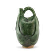 AN INCISED GREEN-GLAZED POTTERY FLASK - Auktionsarchiv
