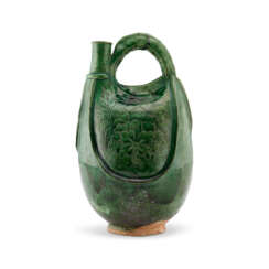 AN INCISED GREEN-GLAZED POTTERY FLASK