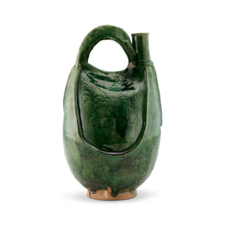 AN INCISED GREEN-GLAZED POTTERY FLASK - photo 3