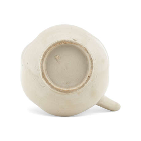 A SMALL DING WHITE-GLAZED MELON-FORM EWER - photo 8