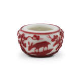 A RED-OVERLAY WHITE GLASS ‘CRANE AND DEER’ WATER POT - photo 4