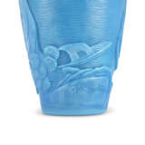 A CARVED PALE-BLUE GLASS 'FIGURAL' VASE - photo 5