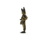 A GILT-BRONZE FIGURE OF AMOGHAPASHA LOKESHVARA - photo 2