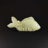 A PASTE-INSET PALE YELLOW JADE ‘CARP AND LOTUS’ GROUP - фото 1