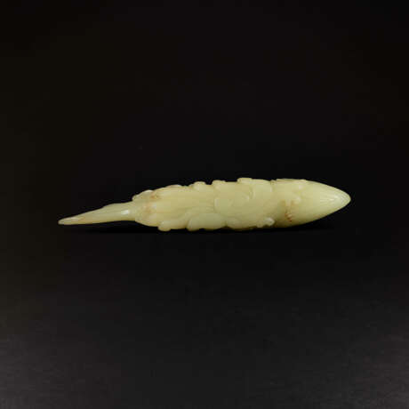 A PASTE-INSET PALE YELLOW JADE ‘CARP AND LOTUS’ GROUP - photo 3