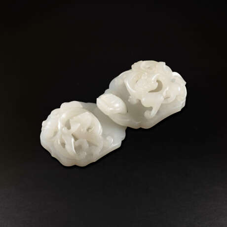 A WHITE JADE ‘CHILONG’ BELT HOOK AND BUCKLE - photo 1