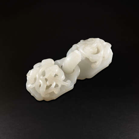 A WHITE JADE ‘CHILONG’ BELT HOOK AND BUCKLE - photo 2