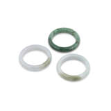 A GROUP OF THREE 'TYPE A' JADEITE BANGLES - Foto 1