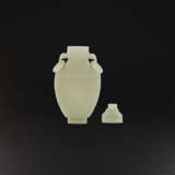 A GREENISH-WHITE JADE 'ARCHAISTIC' VASE AND COVER - фото 4