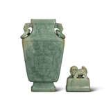 AN ARCHAISTIC JADEITE VASE AND COVER - Foto 2