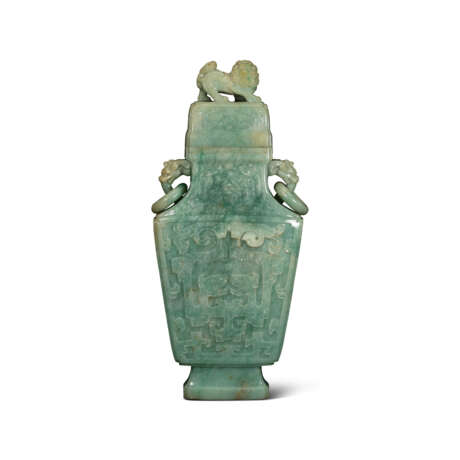 AN ARCHAISTIC JADEITE VASE AND COVER - photo 6