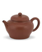 Théière. A YIXING TEAPOT AND COVER