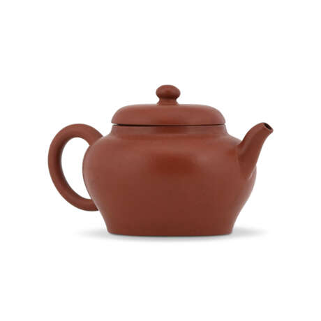 A YIXING TEAPOT AND COVER - photo 4