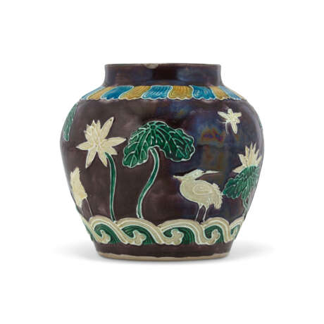 A FAHUA ‘LOTUS AND EGRET’ JAR - photo 1